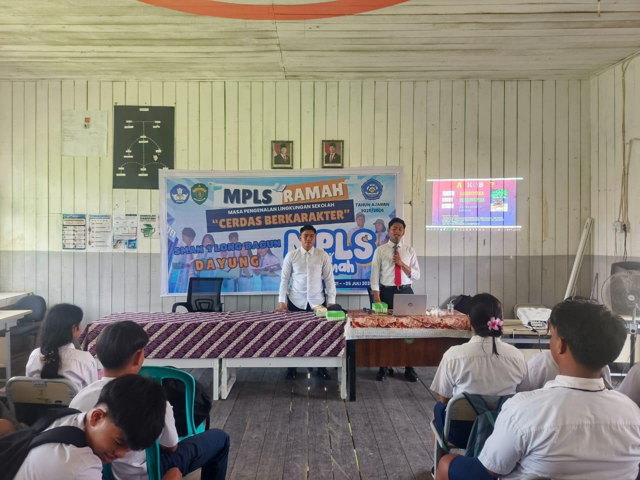 police-instill-awareness-to-students-to-reject-drugs-and-violent-behavior