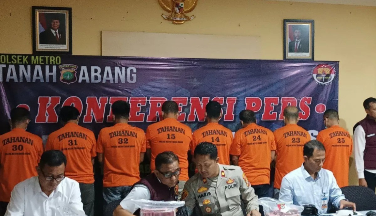 police-uncovers-counterfeit-money-factory-following-a-finding-in-tanah-abang-station