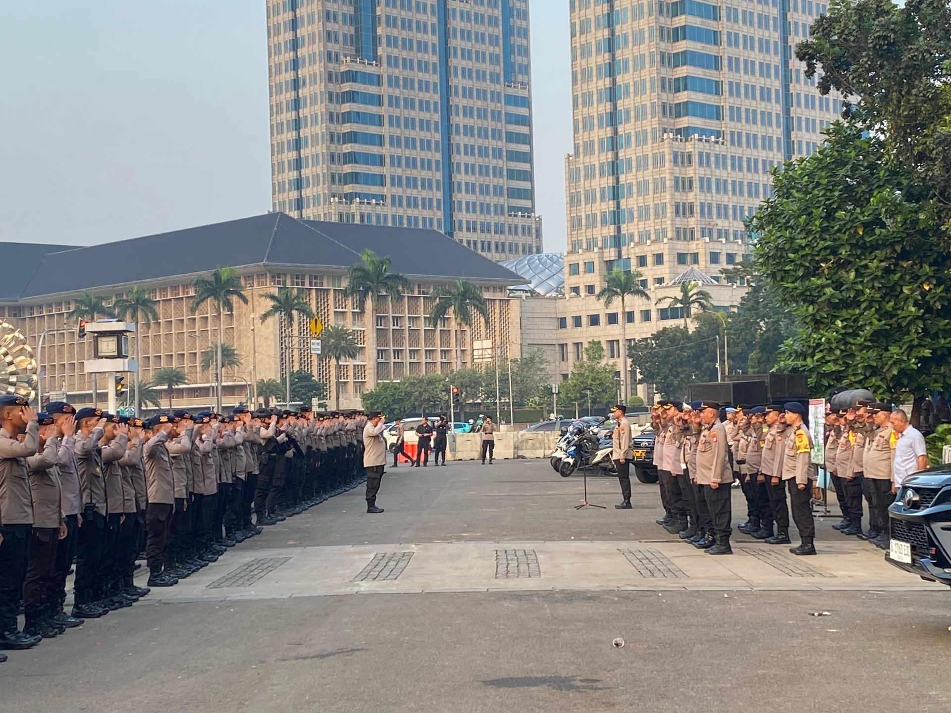 1632-joint-police-personnel-deployed-to-secure-online-motorcycle-taxi-protest-in-jakarta