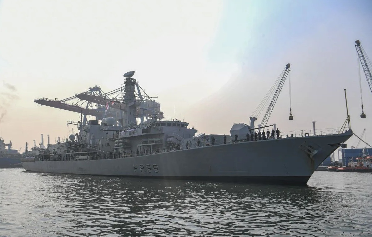 british-warship-hms-richmond-visits-jakarta-to-strengthen-security-ties
