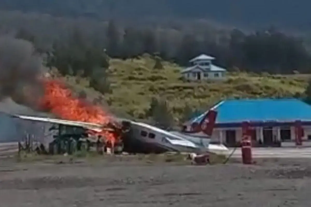 cargo-plane-bursts-into-flames-after-landing-in-papua-knkt-launches-probe