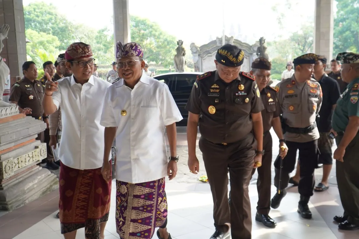 governor-wayan-koster-stressed-no-thugs-allowed-under-the-guise-of-mass-organizations
