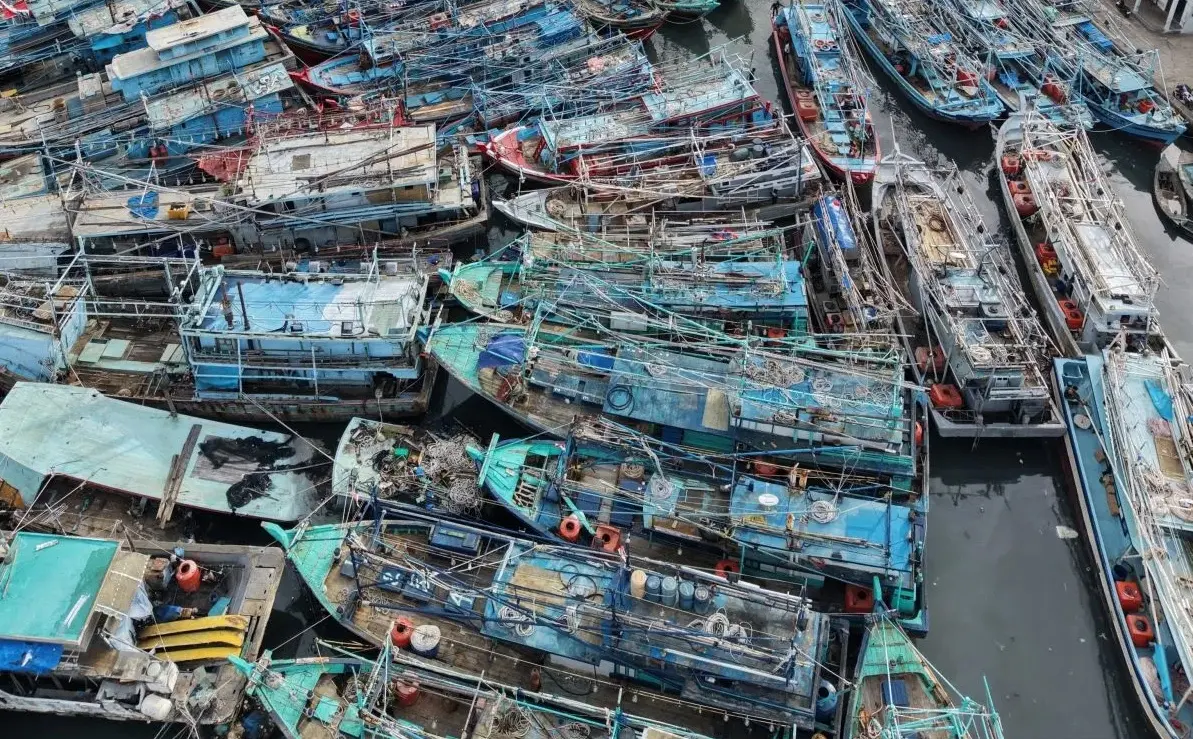 Police Crack Down on Overcrowded Muara Angke Port to Restore Maritime Order