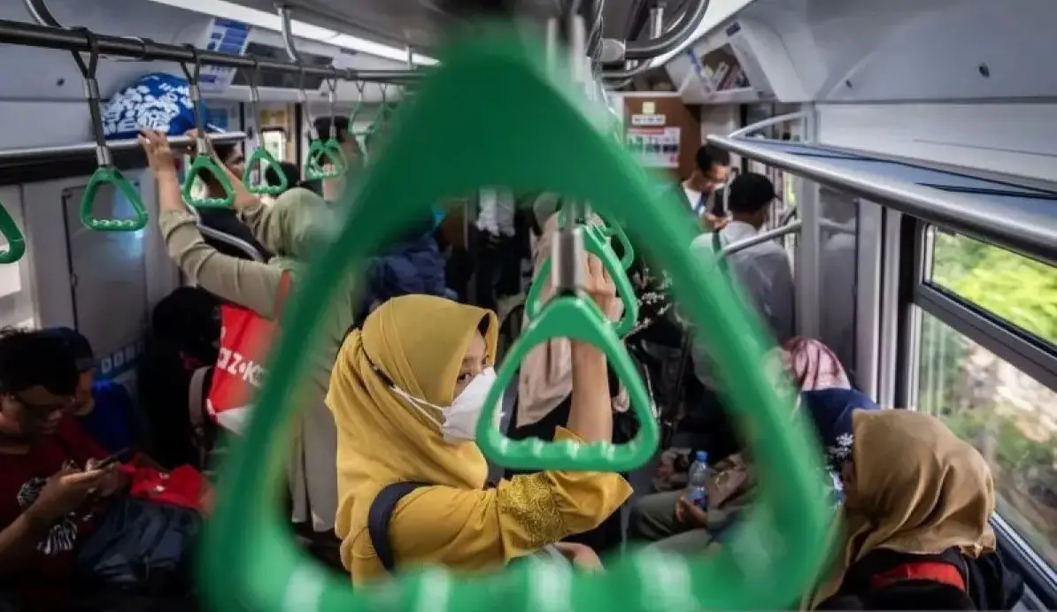 kai-commuter-permits-passengers-to-break-fast-aboard-trains-during-ramadan