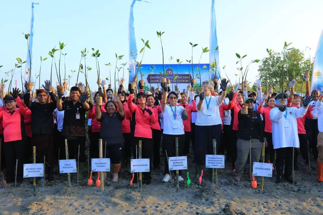 iawp-president-highlights-female-officers-role-in-bali-mangrove-conservation