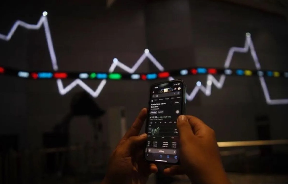 idx-temporarily-halts-trading-after-jakarta-composite-index-plunges-over-8