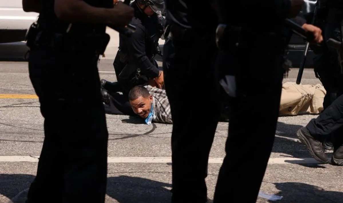 foreign-affairs-assures-two-indonesian-arrested-in-la-get-their-rights