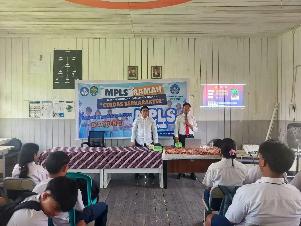 police-instill-awareness-to-students-to-reject-drugs-and-violent-behavior