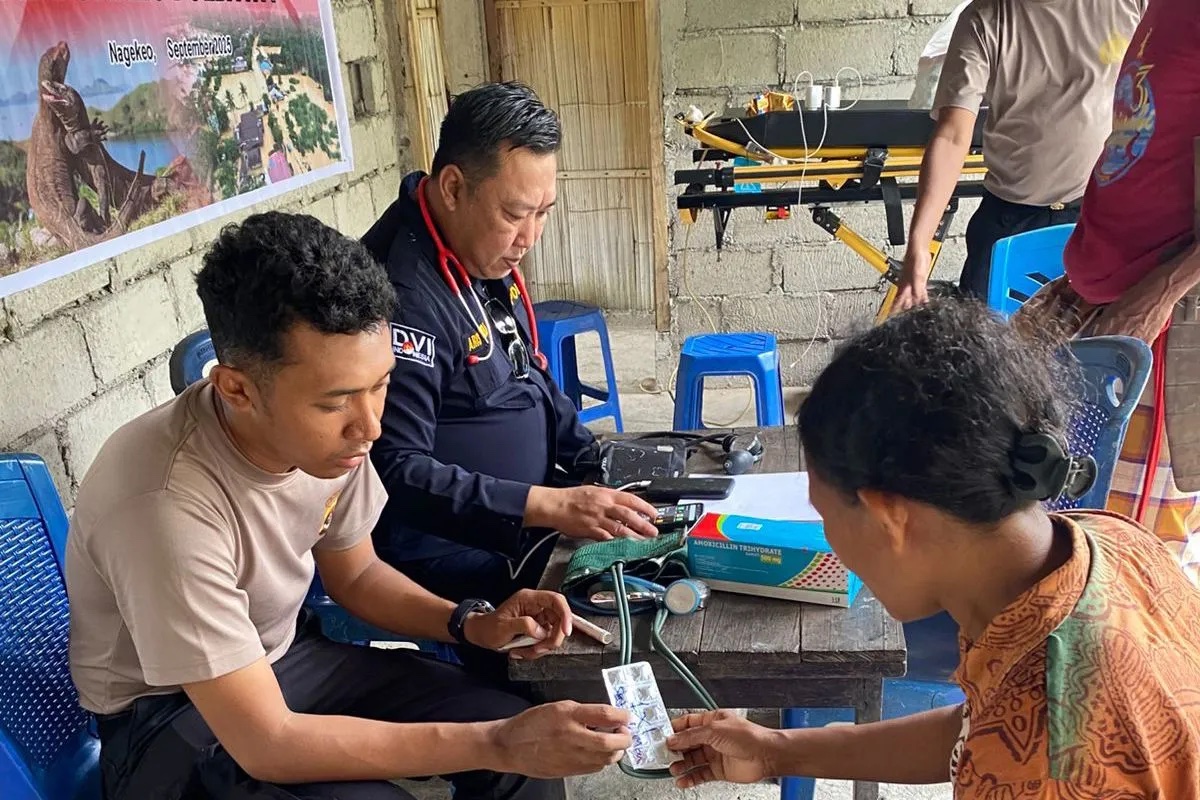 ntt-police-open-health-post-for-nagekeo-flood-victims-three-still-missing