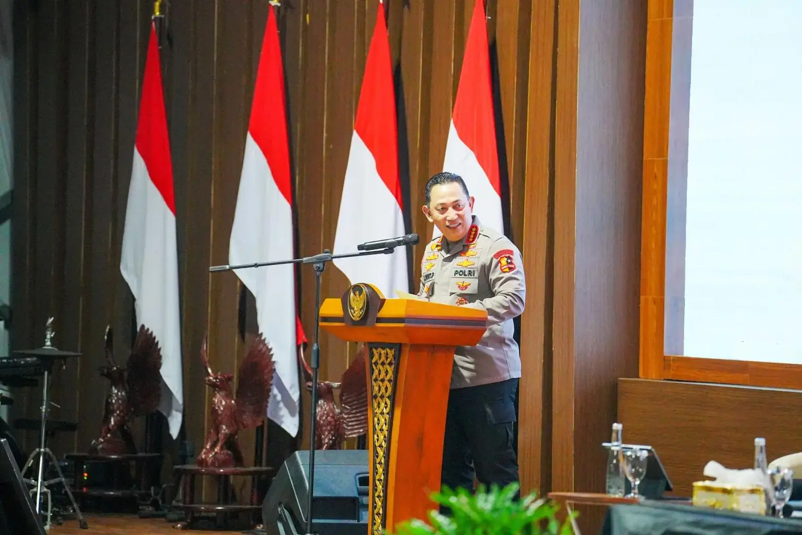 inp-chief-discuss-security-law-and-corruption-prevention-in-regional-head-retreat-in-magelang