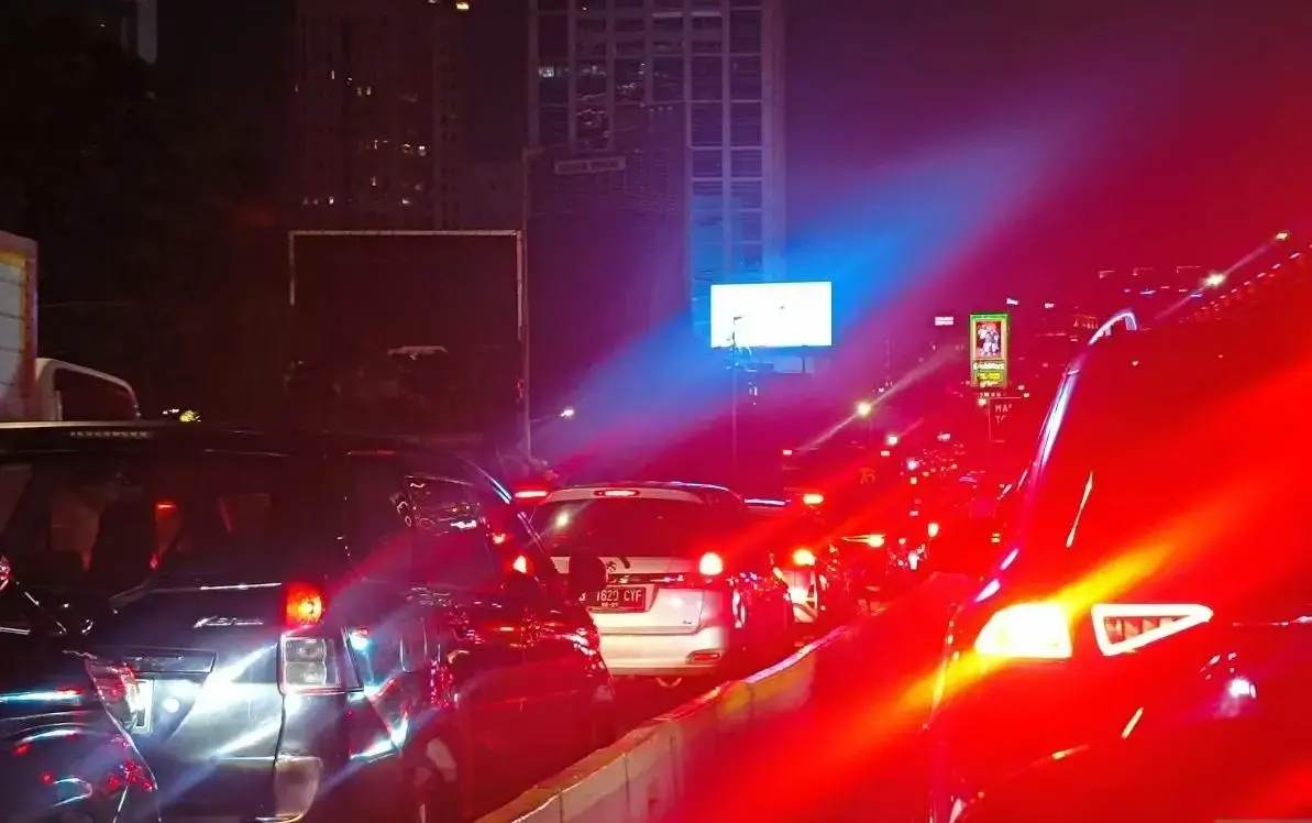 metro-jaya-police-deploy-special-task-force-to-tackle-gridlock-on-gatot-subroto