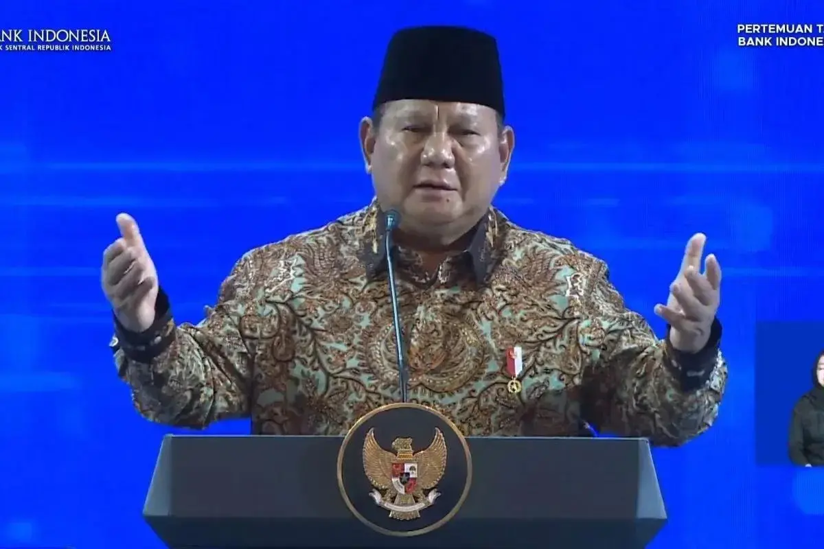 president-prabowo-says-government-is-monitoring-closely-amid-calls-for-national-disaster-emergency