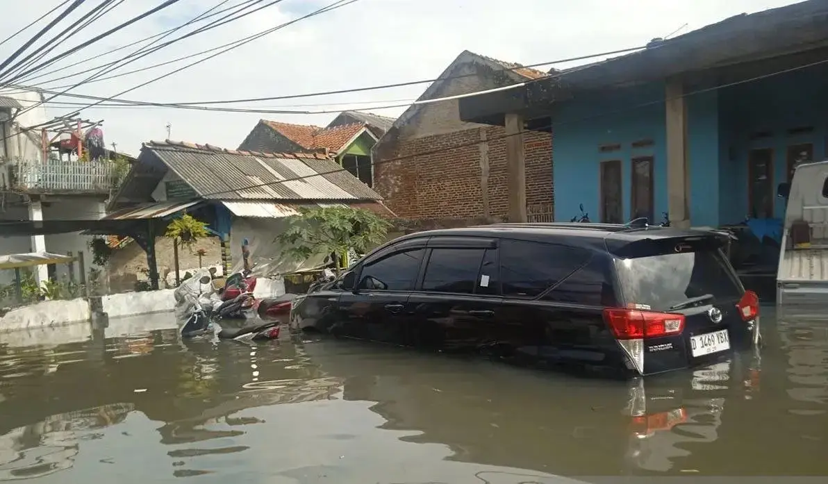 bandung-regency-records-8043-flooded-homes-across-four-districts-on-sunday