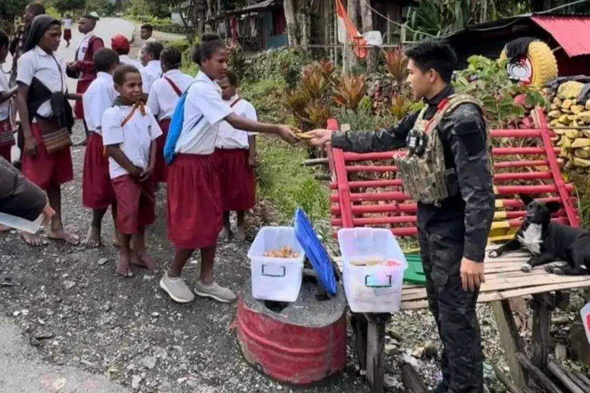damai-cartenz-task-force-strengthens-social-bonds-with-papuan-students