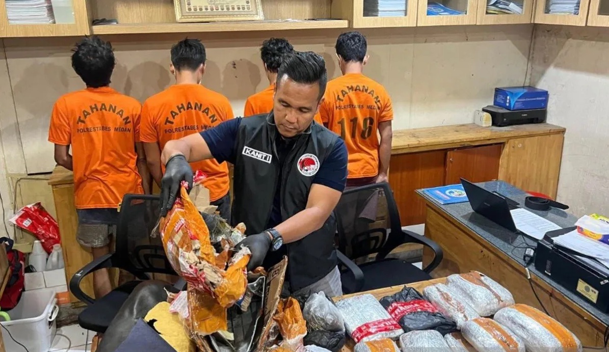 medan-police-foil-shipment-of-57-kg-of-marijuana