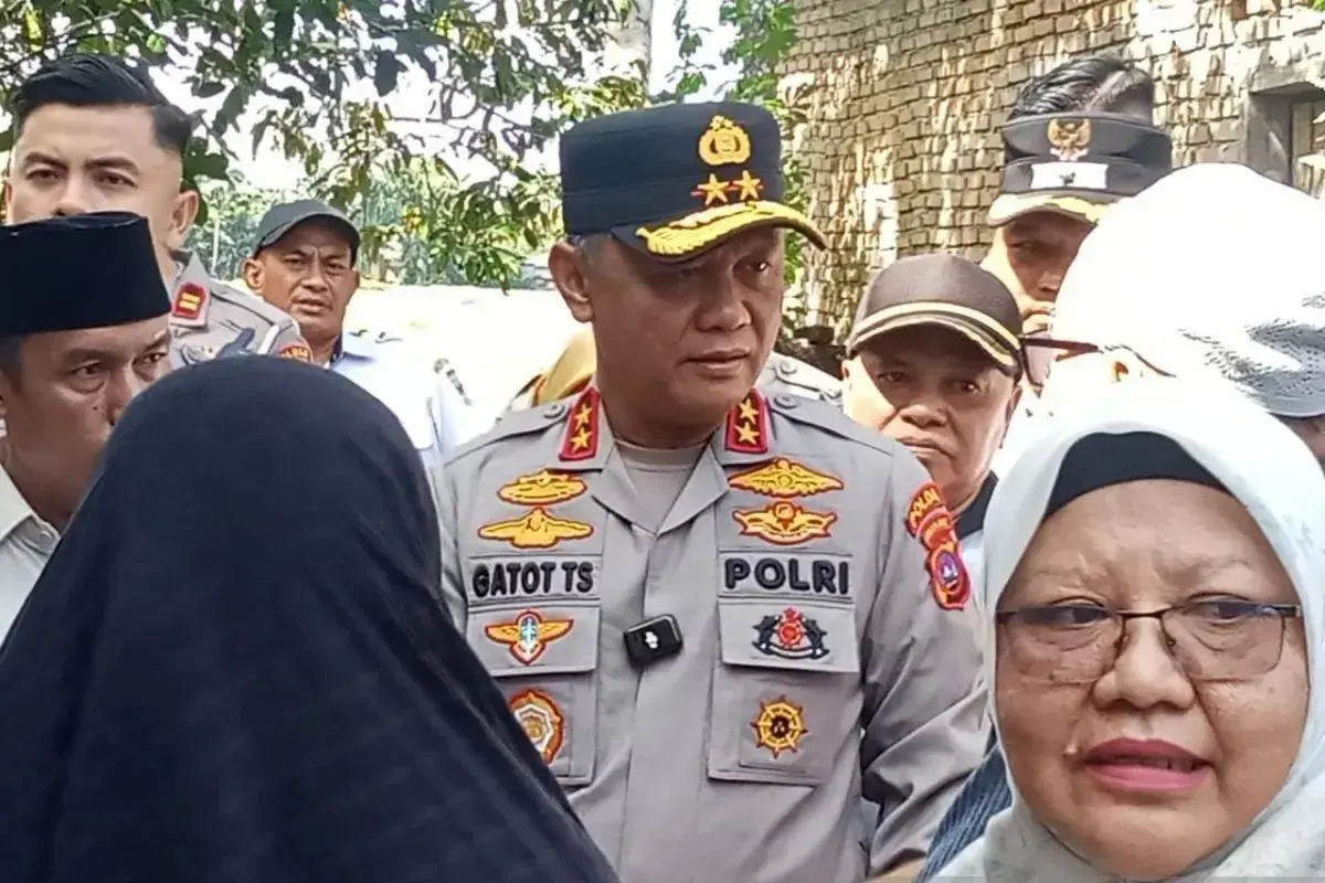 west-sumatra-police-chief-releases-mentally-ill-man-shackled-for-15-years