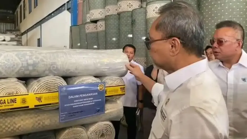 trade-minister-seized-illegal-imported-carpets-with-total-value-of-idr-10-billion