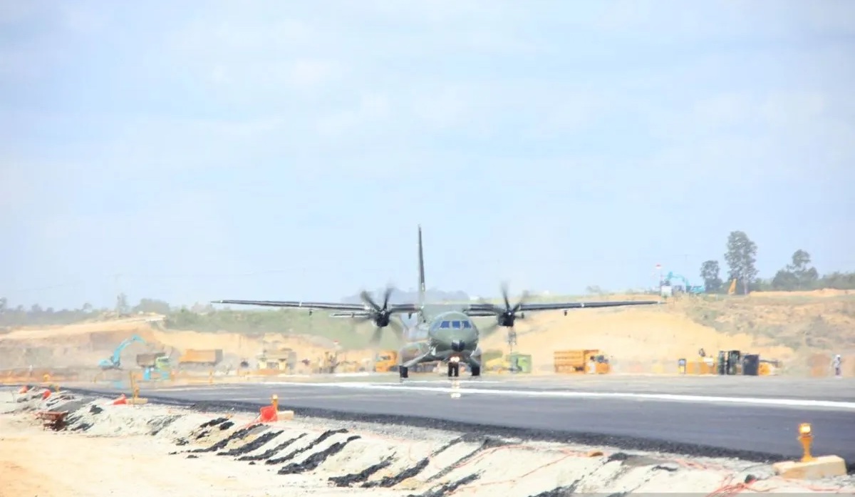 three-air-force-aircraft-conduct-runway-trials-at-ikn-airport