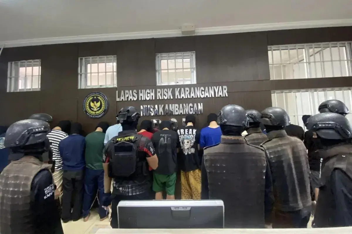 govt-transfers-15-high-risk-inmates-from-salemba-prison-to-nusakambangan-island