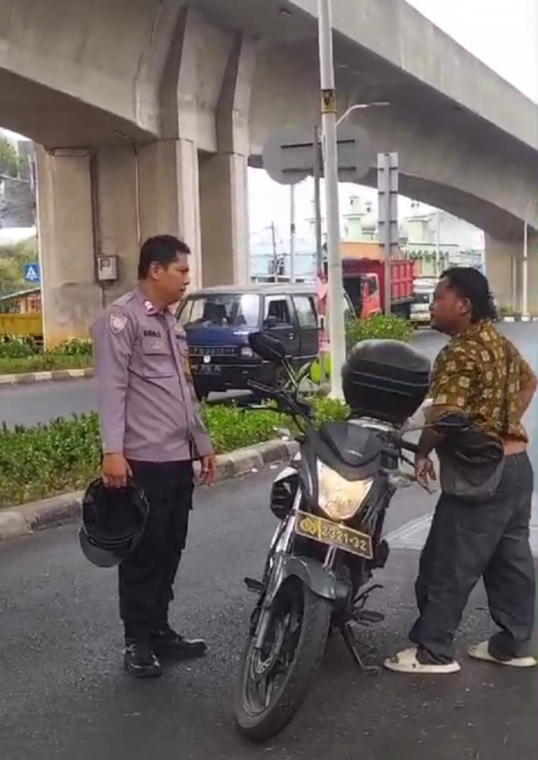 police-officer-honored-for-heroic-action-in-disarming-armed-man-in-east-jakarta