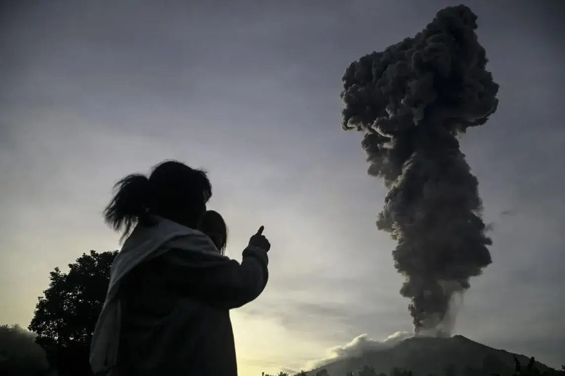 bnpb-estimates-3000-residents-to-be-evacuated-after-mount-ibu-eruption