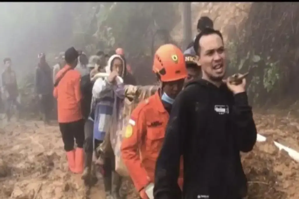 heavy-rain-causes-landslide-in-pekalongan-17-dead