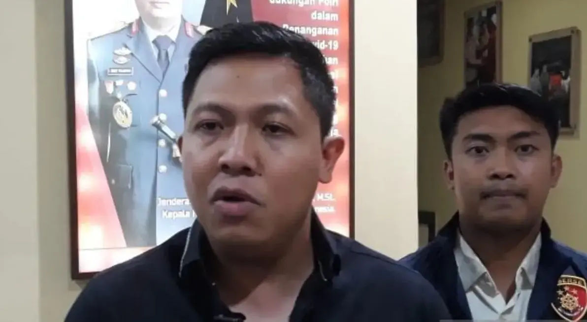 police-pursue-final-suspect-in-french-tourists-camera-robbery