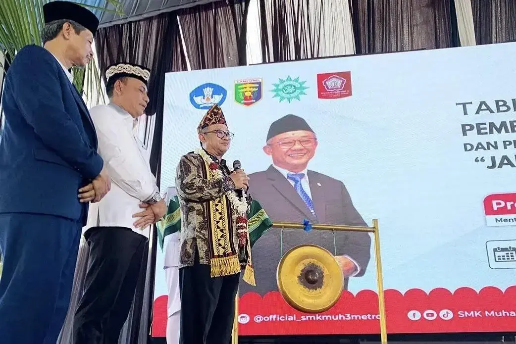 education-minister-urges-teachers-to-use-social-media-responsibly