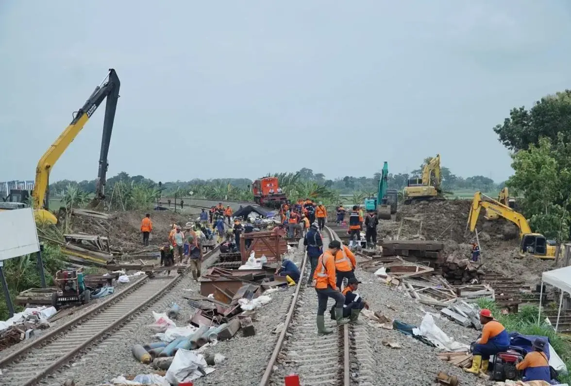 30-semarang-surabaya-train-routes-rerouted-until-5-february-2025