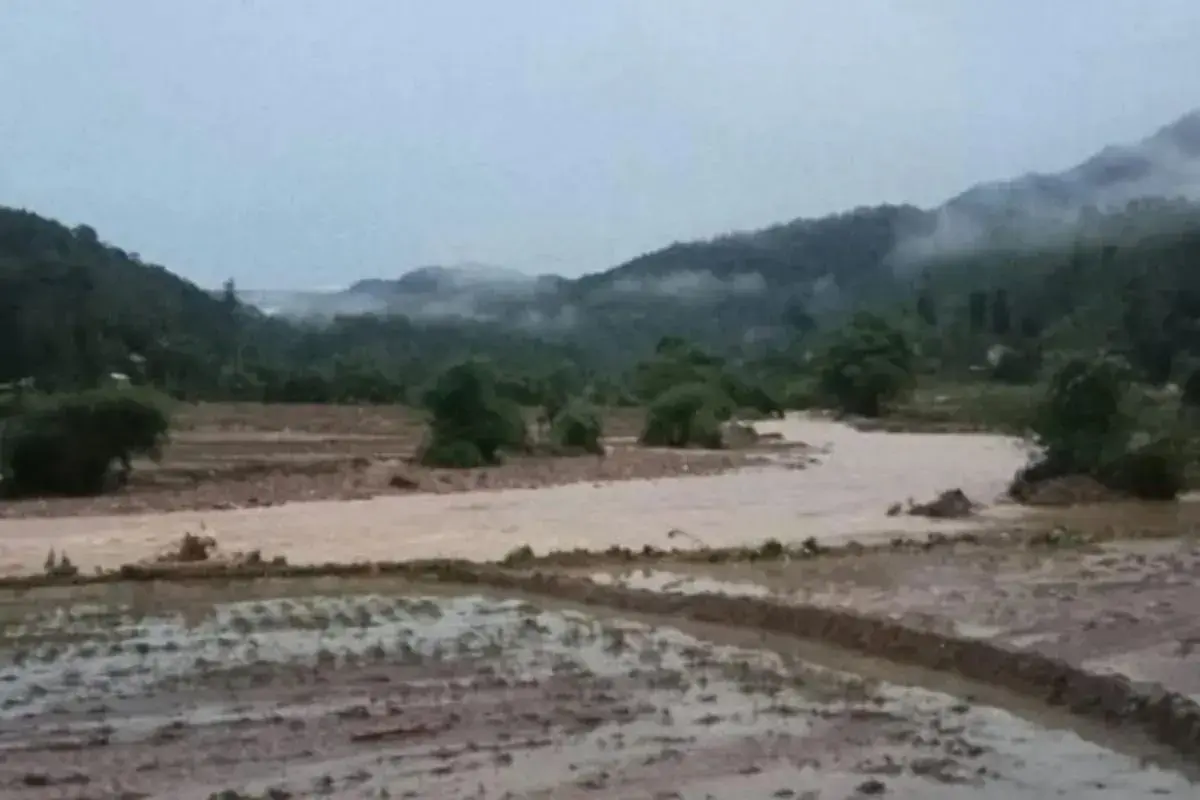 severe-floods-and-flash-floods-hit-four-regencies-in-west-sumatra-kill-one