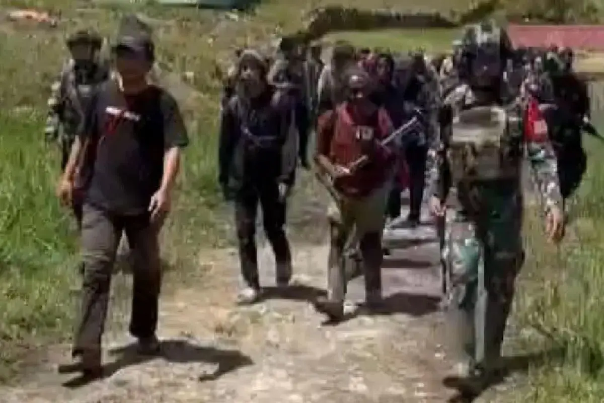 hostage-workers-released-by-armed-group-arrive-in-timika