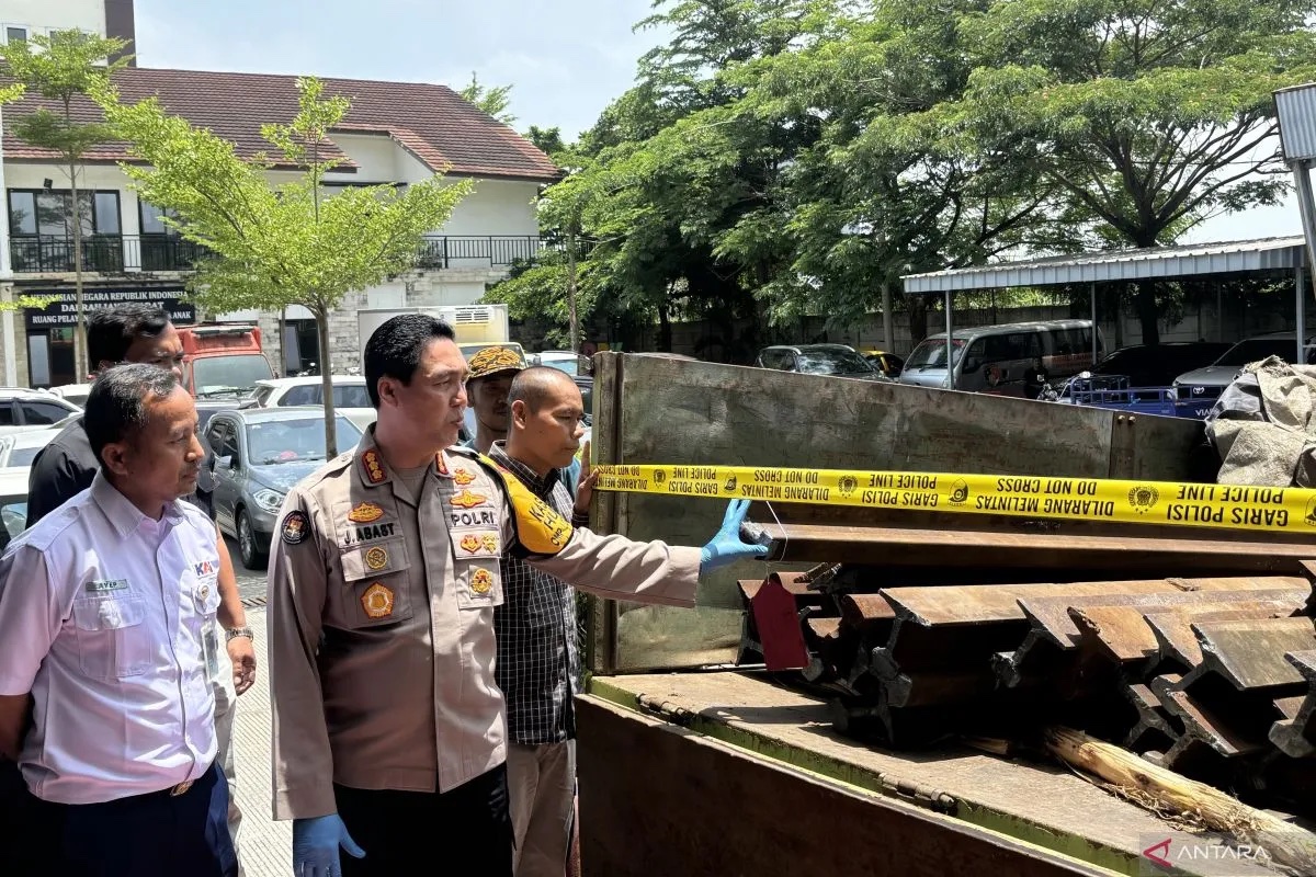 west-java-police-arrest-three-railroad-steel-thieves-in-west-bandung