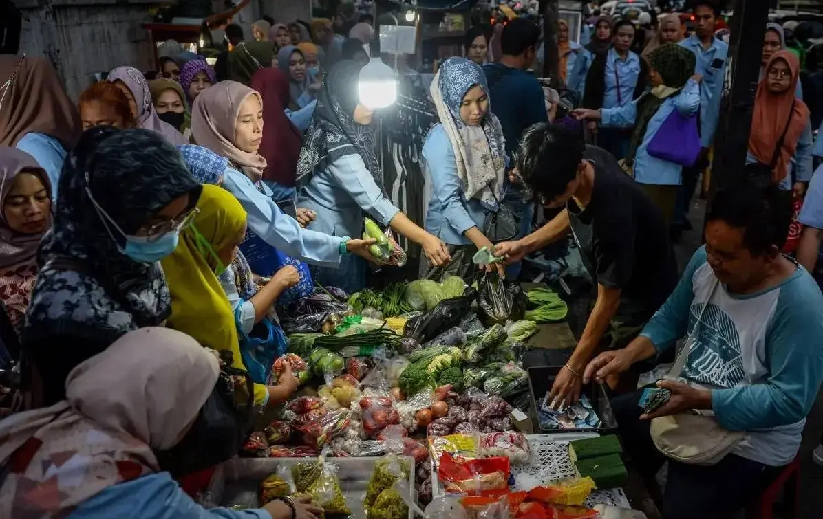 new-regulation-grants-laid-off-workers-60-of-salary-for-six-months