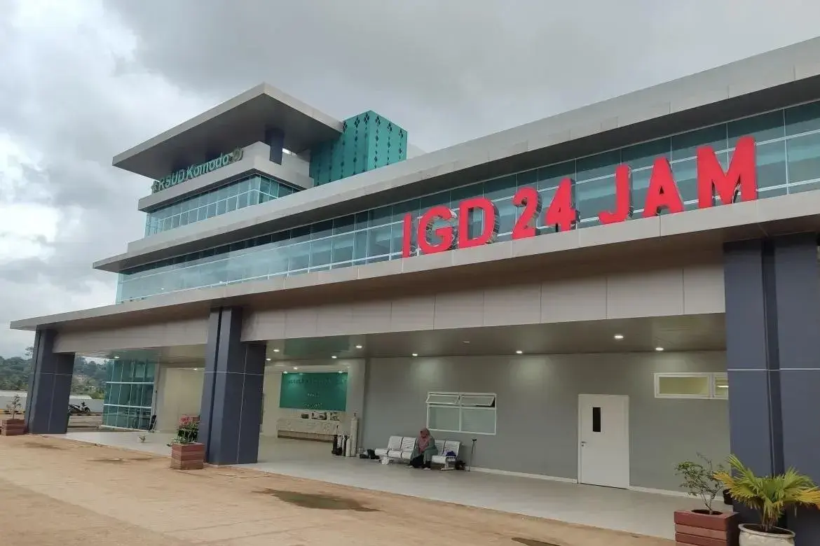 elderly-man-injured-in-komodo-dragon-attack-receives-39-stitches