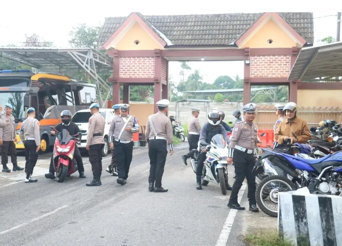 bangka-belitung-regional-police-inspects-administrative-and-vehicle-requirement-of-members-at-hq