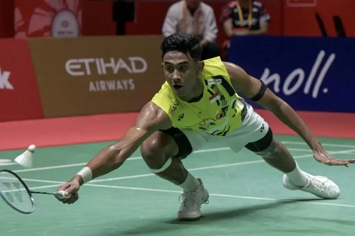 alwi-farhan-stuns-second-seed-advances-to-thailand-masters-quarterfinals
