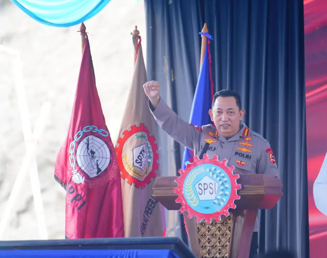 general-sigit-invites-workers-to-participate-in-opening-more-job-opportunities