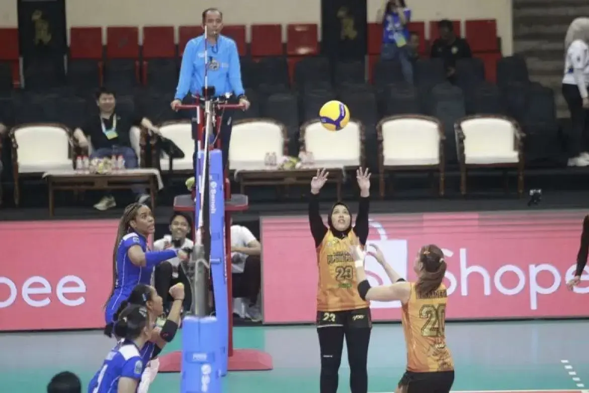 jakarta-popsivo-polwan-sweeps-bandung-bjb-tandamata-3-0-in-proliga-2025-opener