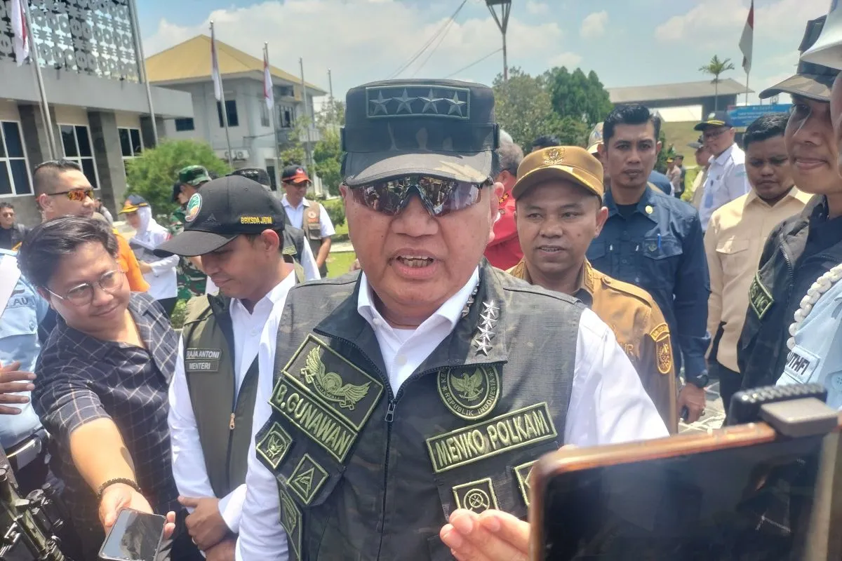 minister-budi-says-thuggery-under-the-guise-of-community-organizations-must-be-dealt-with