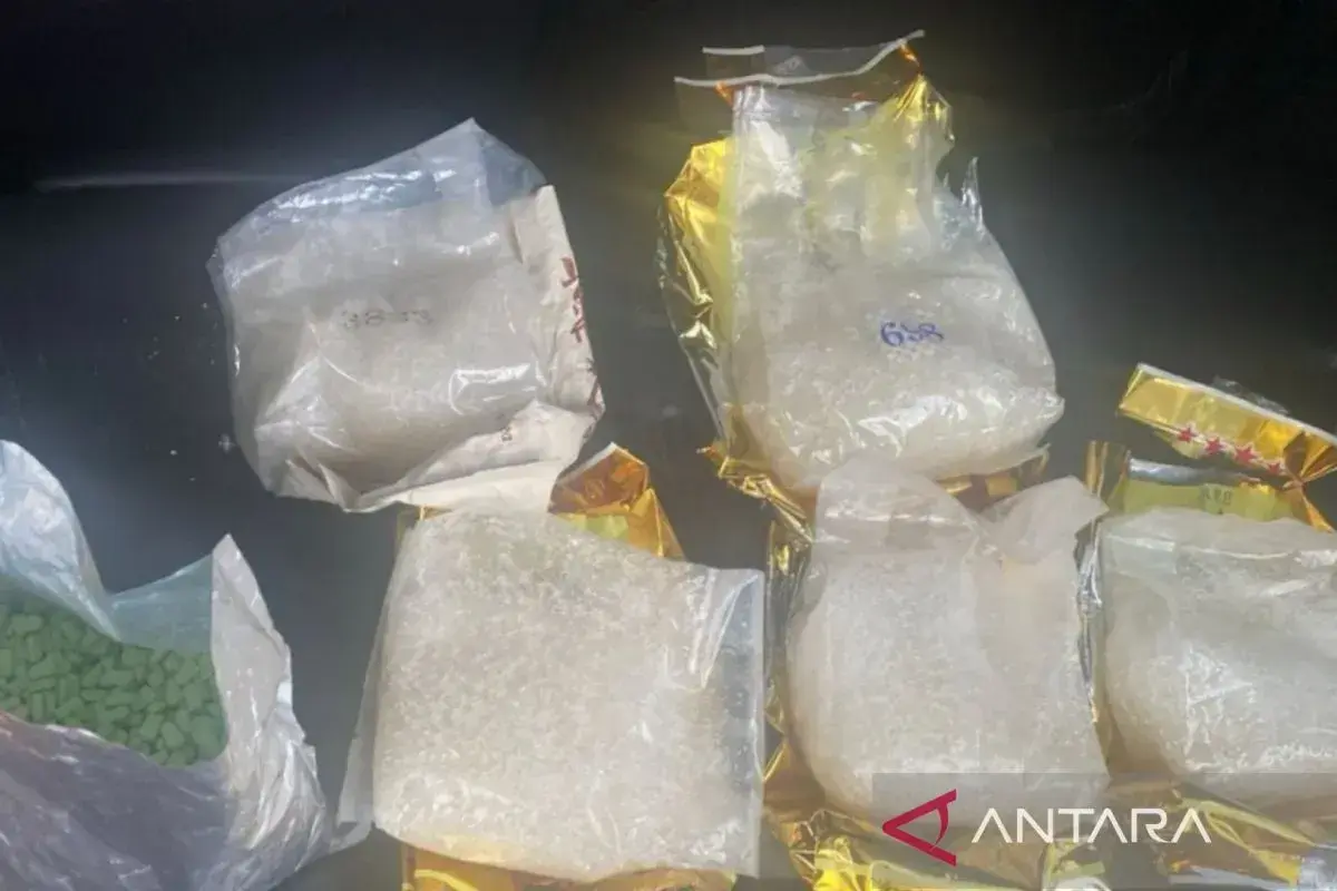drug-courier-arrested-by-police-in-depok-for-smuggling-56-kg-of-meth