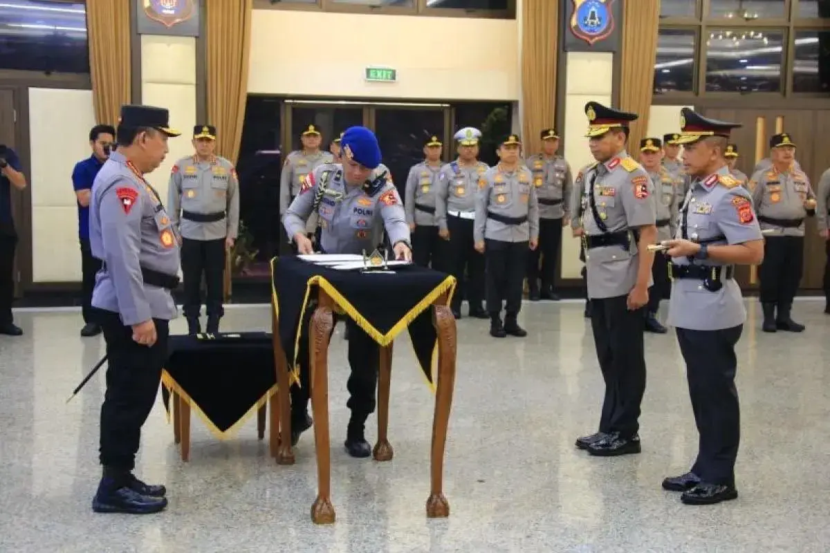 inp-chief-oversees-leadership-changes-in-west-java-police-and-inp-history-center