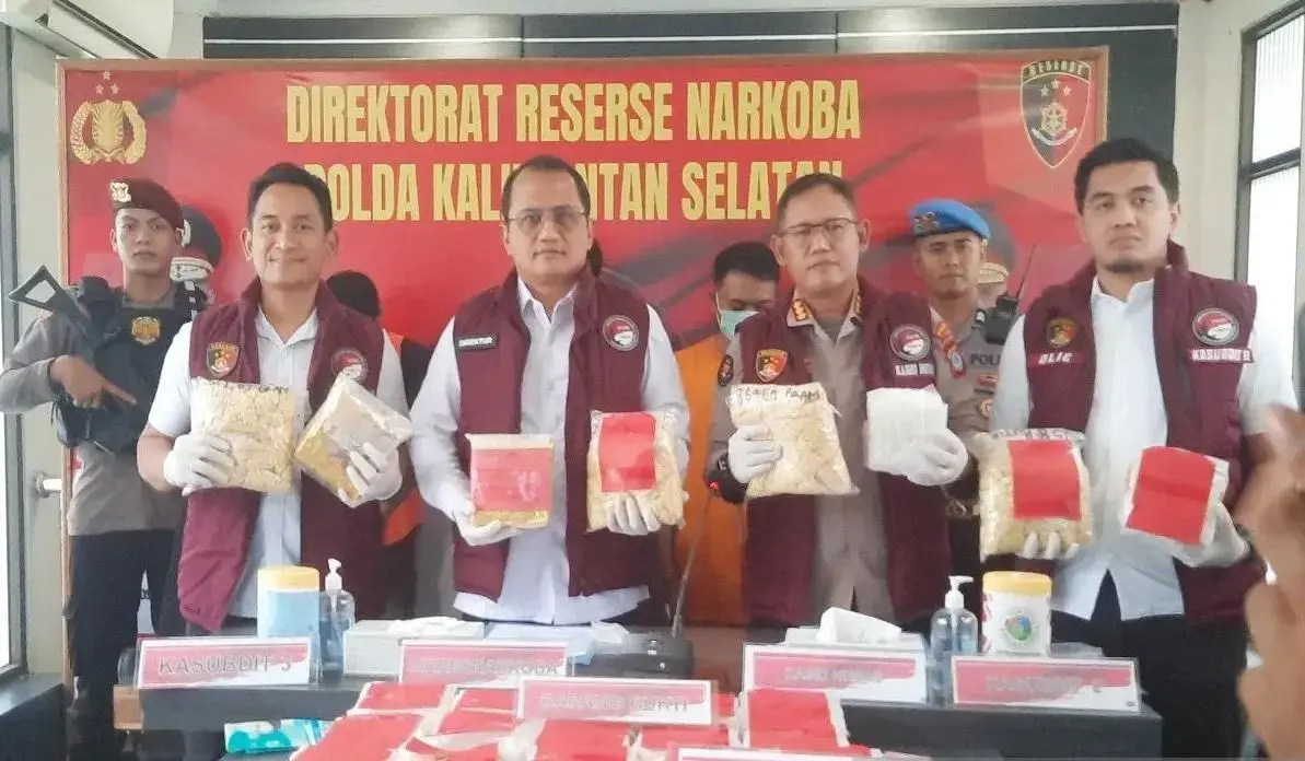 south-kalimantan-police-seize-445-kg-of-meth-and-24928-ecstasy-pills-linked-to-fredy-pratama-network