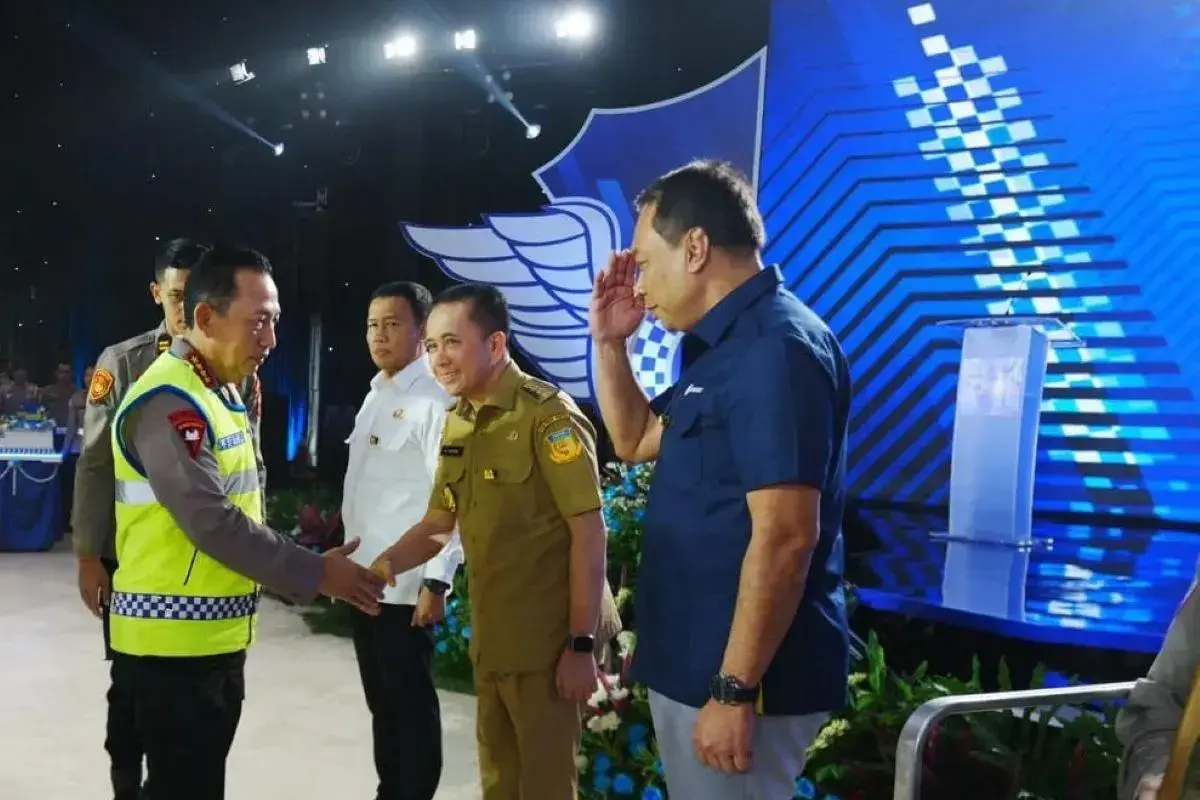 inp-chief-honors-regional-finance-director-general-for-contributions-to-vehicle-tax-administration