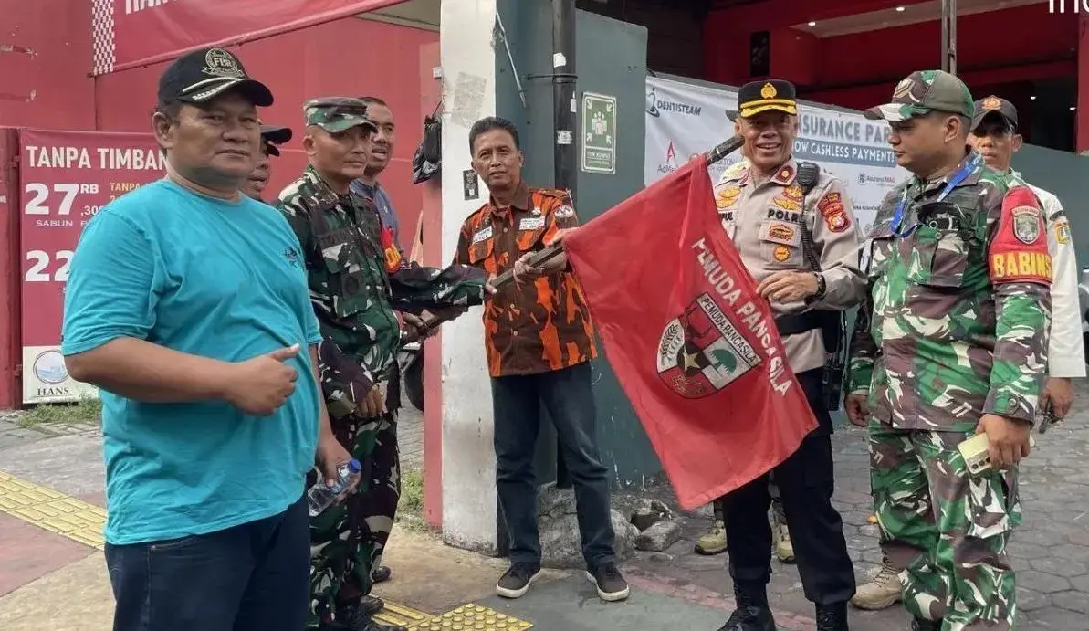 jakarta-police-remove-over-100-mass-organization-flags-in-public-order-operation