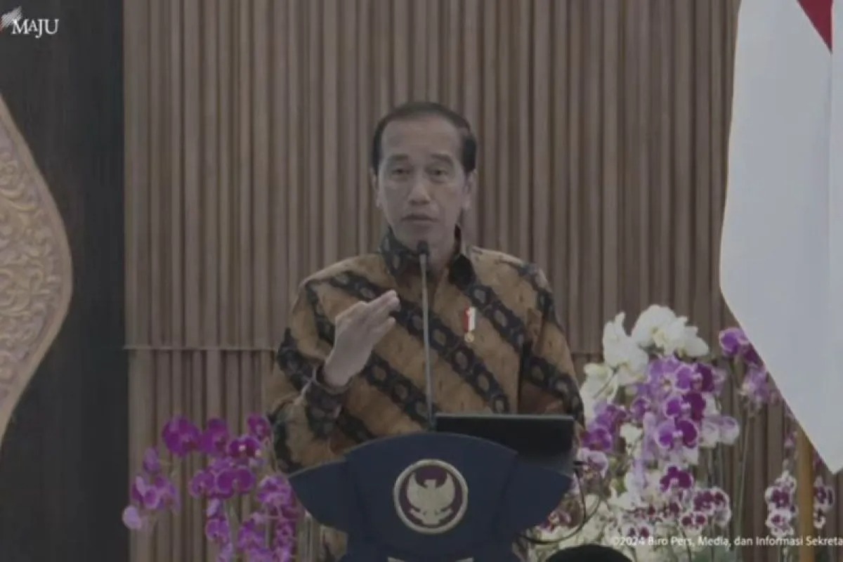 jokowi-invites-people-to-unite-in-facing-uncertain-global-challenges