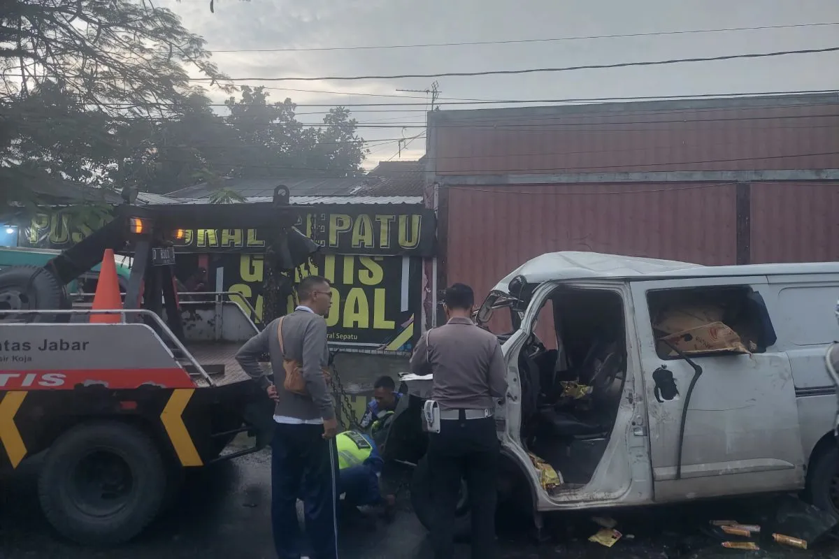 a-person-died-in-a-fatal-accident-in-kopo-katapang-route-bandung