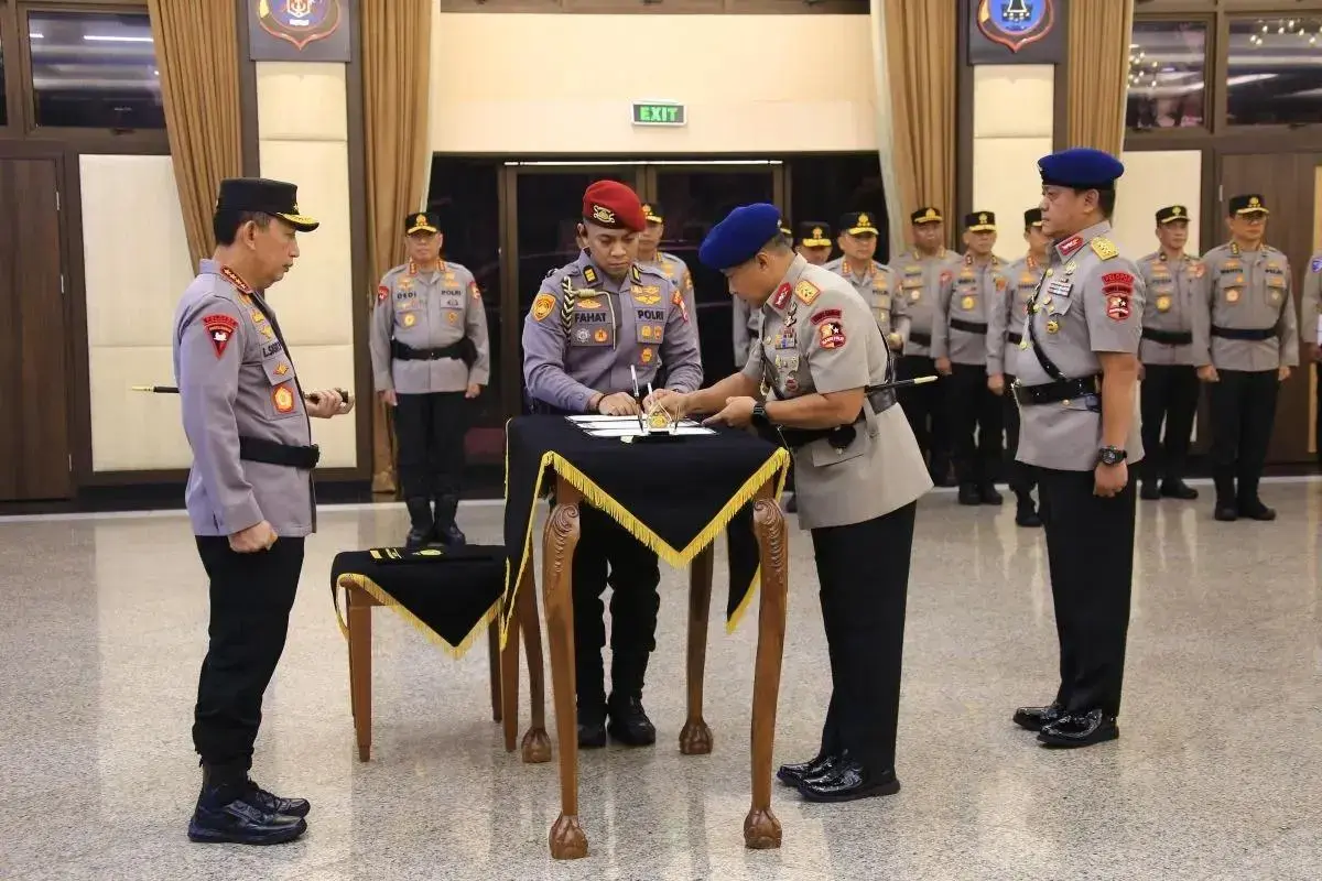 inp-chief-oversees-handover-of-intelligence-chief-and-brimob-commander
