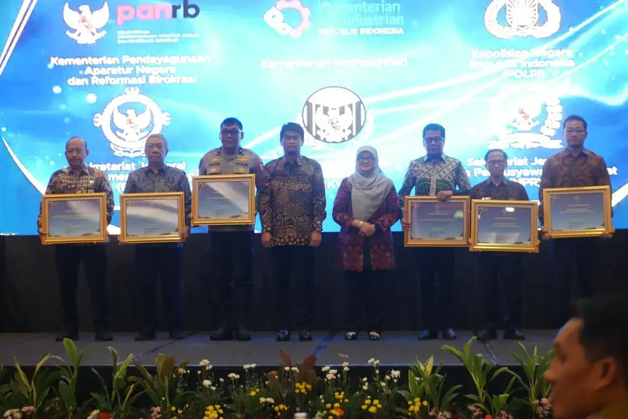 inp-awarded-by-bkn-for-good-hr-management