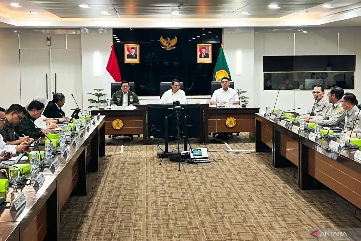 prabowo-urged-the-nine-basic-commodities-price-to-be-maintained-in-ramadan