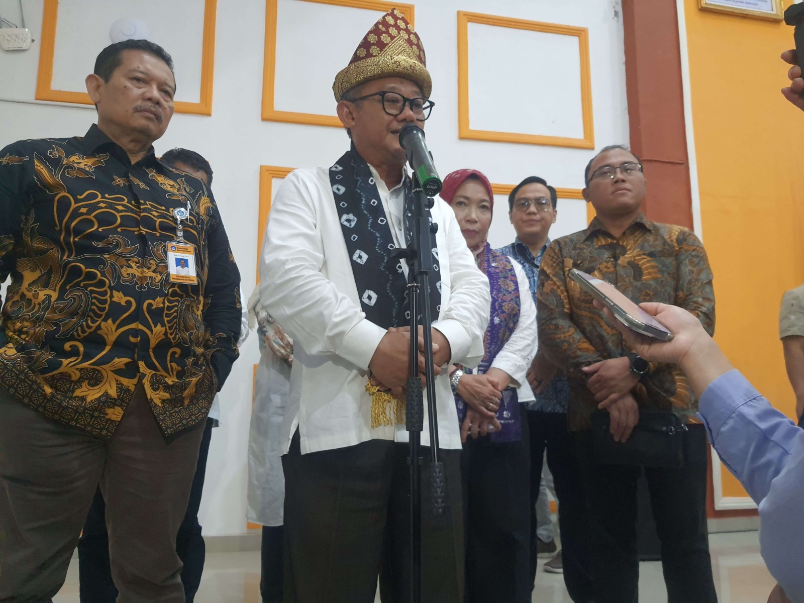 gathering-aspirations-from-all-parties-minister-abdul-muti-determined-to-fix-indonesian-educational-system